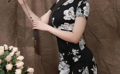 成人亚洲A片V一区二区中出片